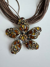 Load image into Gallery viewer, Vintage Flower Pendant Necklace
