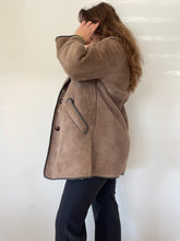 Load image into Gallery viewer, Vintage John Paterson of Northampton Shearling Coat (S)
