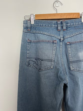 Load image into Gallery viewer, Vintage Rip Curl Jeans (30)
