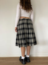 Load image into Gallery viewer, Vintage Fletcher Jones Tartan Skirt (14)
