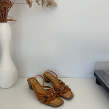 Load image into Gallery viewer, Vintage Made in Italy Sandals (41)
