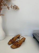 Load image into Gallery viewer, Vintage Made in Italy Sandals (41)
